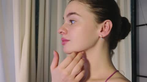 Snapshot of elliephant_ chatting on 12-29-24, 06:49 just Emily online show from 12-29-24, 06:49