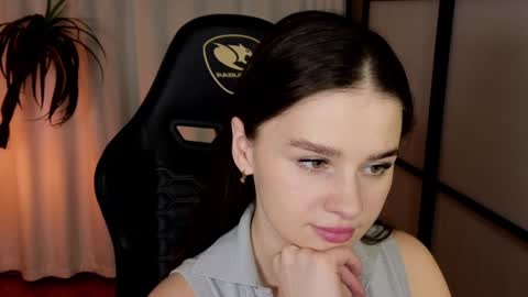 Snapshot of elliephant_ chatting on 12-30-24, 12:20 just Emily online show from 12-30-24, 12:20