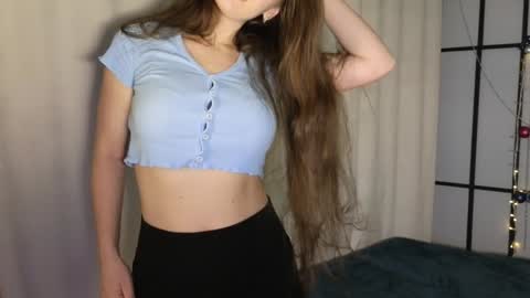 Snapshot of elliephant_ chatting on 01-11-25, 06:33 just Emily online show from 01-11-25, 06:33