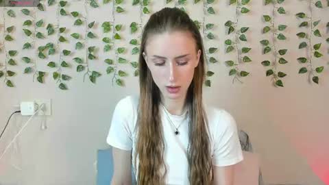ellierough online show from 06-18-26, 04:24