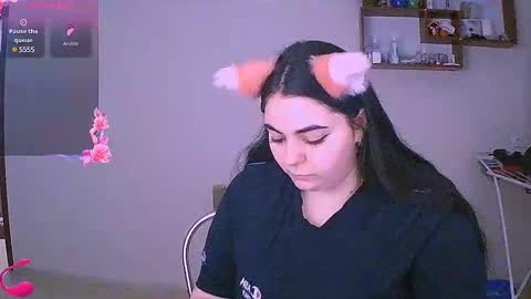 Snapshot of ellies_8 chatting on 02-18-25, 04:05 Ellie online show from 02-18-25, 04:05