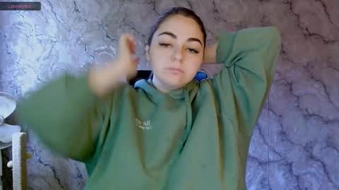 Snapshot of ellies_8 chatting on 09-26-25, 04:38 Ellie online show from 09-26-25, 04:38