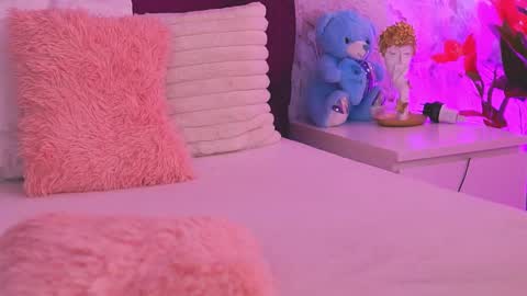 EllinaNuria online show from 04-16-26, 05:08