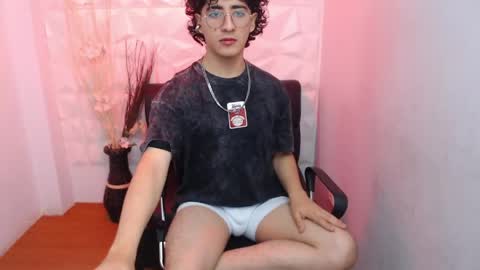 elliot_03 online show from 06-01-26, 11:34