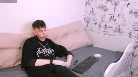 elliot_mars_ online show from 12-13-25, 07:53