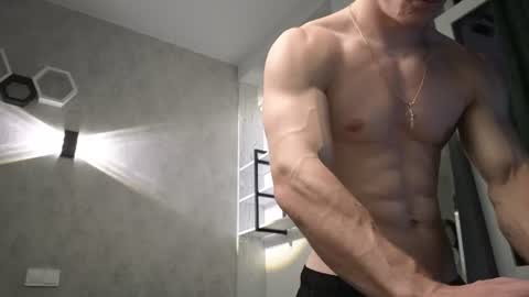 Snapshot of elliot_muscle04 chatting on 06-20-26, 06:11 elliot_muscle04 online show from 06-20-26, 06:11