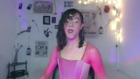 Snapshot of ellis_flowers chatting on 10-04-25, 06:06 . online show from 10-04-25, 06:06