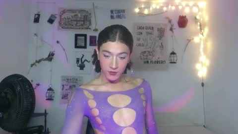 Snapshot of ellis_flowers chatting on 10-05-25, 03:32 . online show from 10-05-25, 03:32