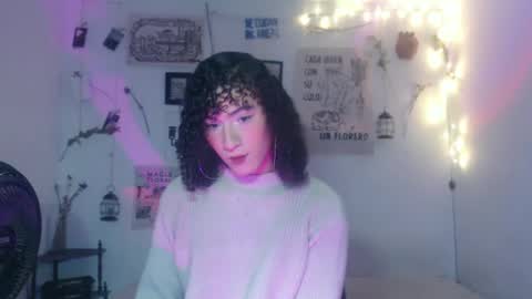 Snapshot of ellis_flowers chatting on 10-13-25, 01:27 . online show from 10-13-25, 01:27