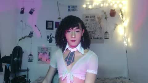 Snapshot of ellis_flowers chatting on 10-22-25, 10:09 . online show from 10-22-25, 10:09