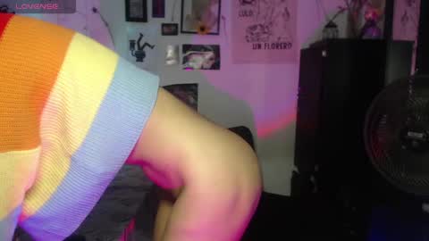 Snapshot of ellis_flowers chatting on 10-27-25, 10:14 . online show from 10-27-25, 10:14