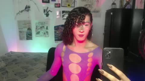 Snapshot of ellis_flowers chatting on 11-11-25, 12:10 . online show from 11-11-25, 12:10