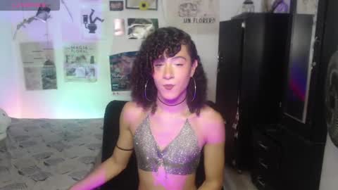 Snapshot of ellis_flowers chatting on 11-11-25, 10:54 . online show from 11-11-25, 10:54