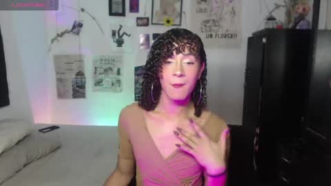 Snapshot of ellis_flowers chatting on 11-25-25, 11:38 . online show from 11-25-25, 11:38