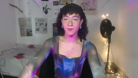 Snapshot of ellis_flowers chatting on 12-17-25, 07:31 . online show from 12-17-25, 07:31