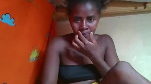 Snapshot of ellodi chatting on 05-17-26, 11:17 Ellodi online show from 05-17-26, 11:17