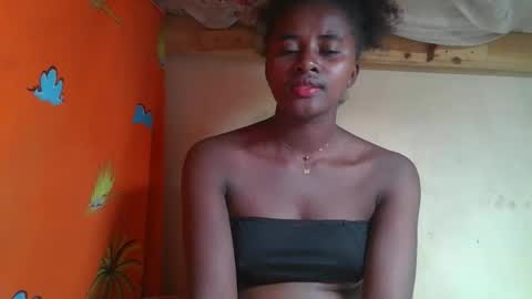 Snapshot of ellodi chatting on 05-18-26, 12:07 Ellodi online show from 05-18-26, 12:07