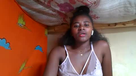 Snapshot of ellodi chatting on 05-27-26, 04:59 Ellodi online show from 05-27-26, 04:59