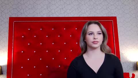 Elsa Jean online show from 11-18-25, 03:12