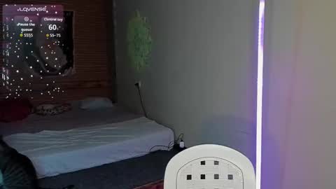 Snapshot of elly__green chatting on 03-24-26, 02:16 Elly online show from 03-24-26, 02:16