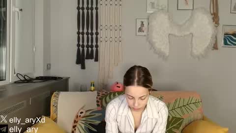 Snapshot of elly_ary chatting on 01-06-26, 09:18 elly_ary online show from 01-06-26, 09:18