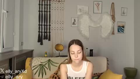 Snapshot of elly_ary chatting on 01-11-26, 09:20 elly_ary online show from 01-11-26, 09:20