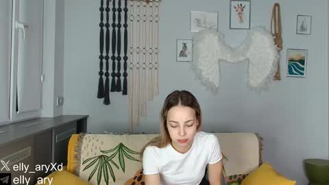 Snapshot of elly_ary chatting on 01-15-26, 09:18 elly_ary online show from 01-15-26, 09:18