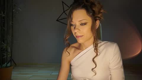 Snapshot of elly_fry chatting on 02-07-25, 07:06 Art Place online show from 02-07-25, 07:06