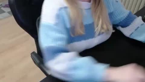 Elly online show from 10-16-25, 07:48