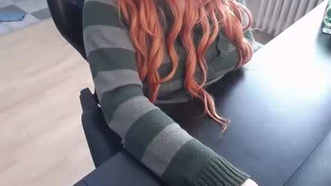 Elly online show from 11-07-25, 01:33