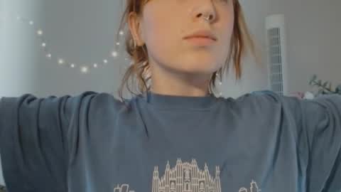 Snapshot of elly_rise chatting on 07-18-26, 03:49 Elly online show from 07-18-26, 03:49