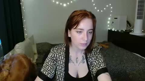 Snapshot of elly_rise chatting on 07-24-26, 07:01 Elly online show from 07-24-26, 07:01