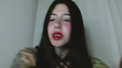 Snapshot of elly_skye chatting on 05-12-26, 06:21 Natalia online show from 05-12-26, 06:21
