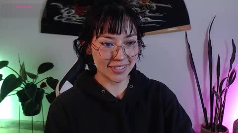 Snapshot of elly_uwuw chatting on 01-08-26, 11:18 Emy Castro online show from 01-08-26, 11:18