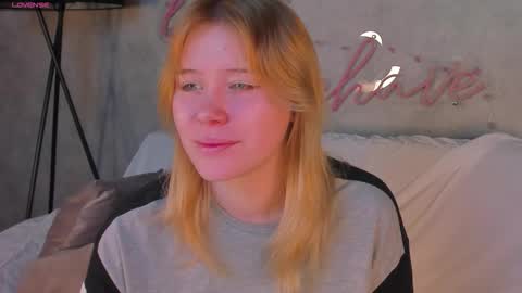 Snapshot of ellya_castro chatting on 09-17-25, 12:12 ellya_castro online show from 09-17-25, 12:12