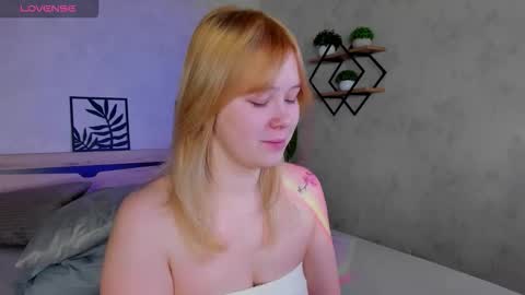 Snapshot of ellya_castro chatting on 10-06-25, 12:08 ellya_castro online show from 10-06-25, 12:08