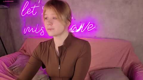 Snapshot of ellya_castro chatting on 11-09-25, 12:09 ellya_castro online show from 11-09-25, 12:09