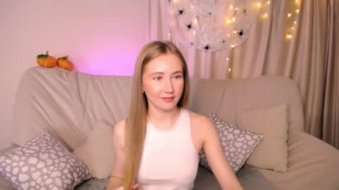 Elly online show from 10-18-25, 02:36