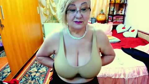 ellyhot53 online show from 05-15-26, 01:07
