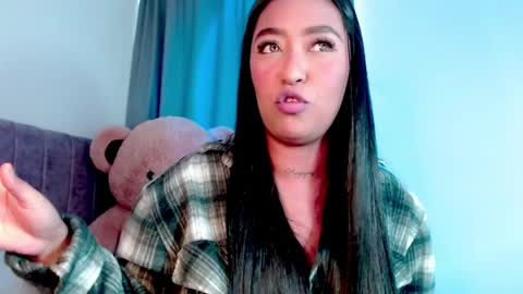 Snapshot of ellylovee chatting on 05-16-26, 10:08 Elly online show from 05-16-26, 10:08