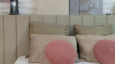 EllyRoss online show from 11-23-25, 05:07