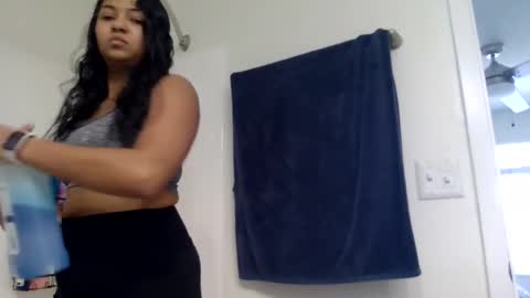 Snapshot of ellysooo chatting on 03-28-26, 03:55 Elly online show from 03-28-26, 03:55