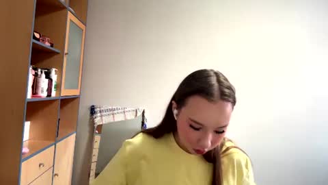 Elly online show from 07-21-26, 05:43