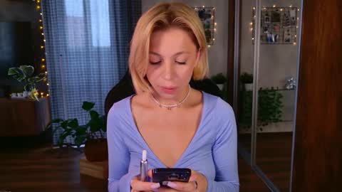 Elly online show from 11-27-25, 05:20