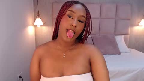 Snapshot of elodi_brown chatting on 07-17-26, 11:42 Elodi online show from 07-17-26, 11:42