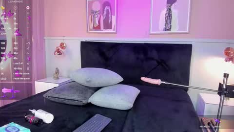 Elodie  online show from 10-29-25, 01:35