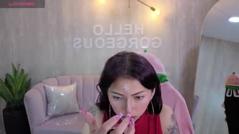 Elody  online show from 10-31-25, 03:18