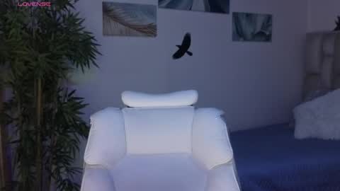 Snapshot of eloisee_ chatting on 04-22-26, 08:54 Eloise . online show from 04-22-26, 08:54