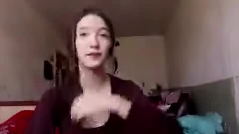 Snapshot of elouisevallian chatting on 05-22-26, 02:30 Elara online show from 05-22-26, 02:30
