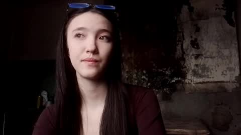 Snapshot of elouisevallian chatting on 05-26-26, 02:51 Elara online show from 05-26-26, 02:51